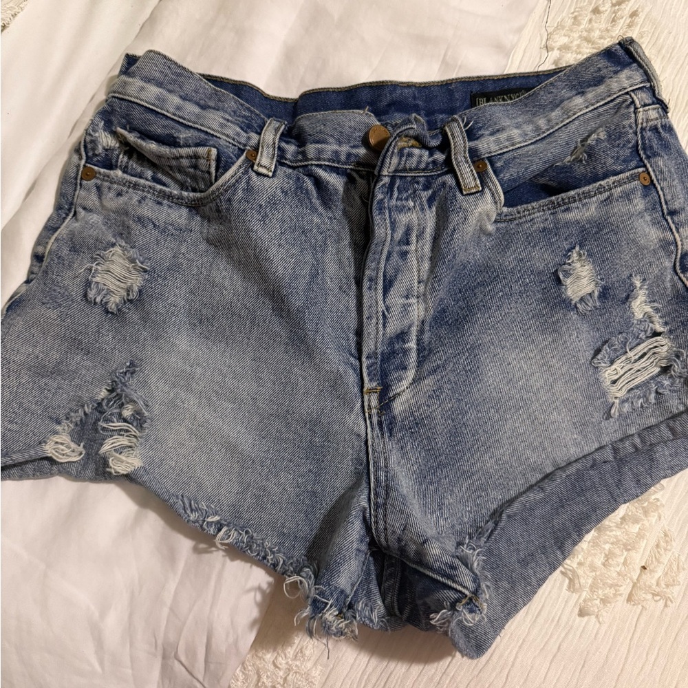 BLANKNYC Women's Hollyweird Distressed Denim Cutoff Shorts Blue Size 29 Mid Rise - Picture 11 of 14